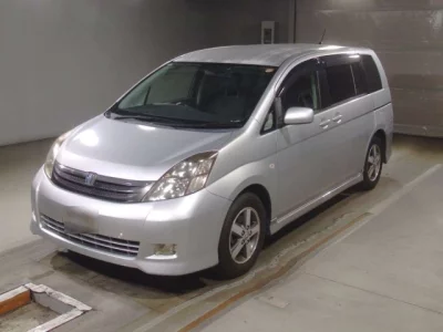 Toyota ISIS  с аукциона в Японии