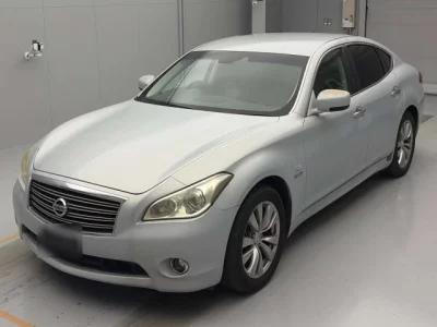 Nissan FUGA  с аукциона в Японии