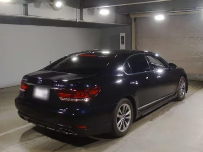 Lexus LS  с аукциона в Японии