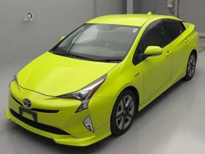 Toyota PRIUS  с аукциона в Японии