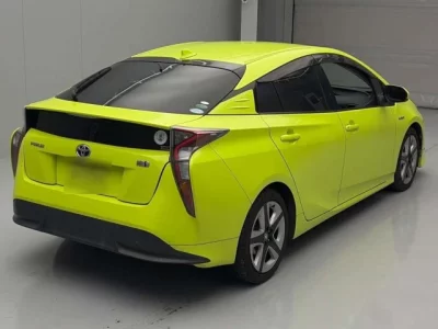 Toyota PRIUS  с аукциона в Японии