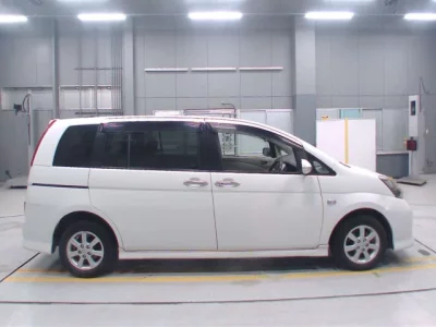 Toyota ISIS  с аукциона в Японии