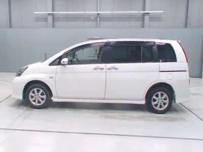 Toyota ISIS  с аукциона в Японии