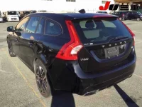 Volvo V60 лот № 2048 оценка 4  с аукциона в Японии 1