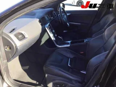 Volvo V60  с аукциона в Японии