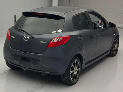 Mazda DEMIO  с аукциона в Японии