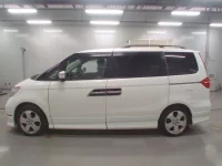 Honda ELYSION лот № 30314 оценка 3.5  с аукциона в Японии 3