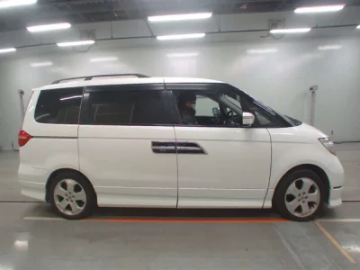 Honda ELYSION  с аукциона в Японии