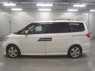 Honda ELYSION  с аукциона в Японии