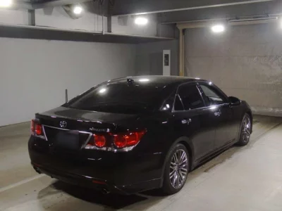 Toyota CROWN  с аукциона в Японии