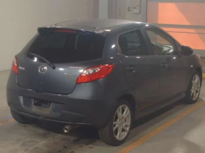 Mazda DEMIO  с аукциона в Японии