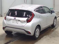 Toyota AQUA лот № 3294 оценка 4  с аукциона в Японии 1