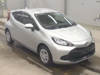 Toyota AQUA лот № 3294 оценка 4  с аукциона в Японии 4