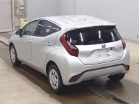 Toyota AQUA лот № 3294 оценка 4  с аукциона в Японии 5