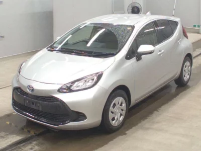 Toyota AQUA  с аукциона в Японии