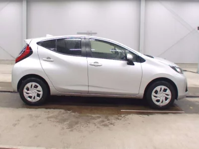 Toyota AQUA  с аукциона в Японии