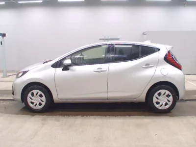 Toyota AQUA  с аукциона в Японии