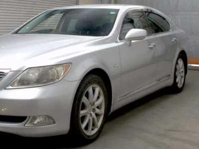 Lexus LS  с аукциона в Японии