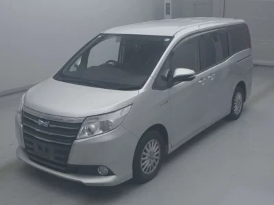 Toyota NOAH  с аукциона в Японии