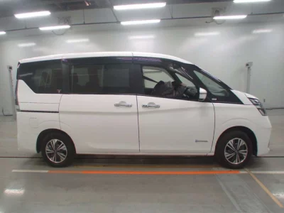 Nissan SERENA  с аукциона в Японии