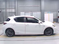 Lexus CT лот № 30270 оценка 4.5  с аукциона в Японии 2