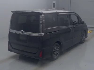 Toyota VOXY  с аукциона в Японии