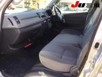 Toyota HIACE VAN лот № 2071 оценка 3.5  с аукциона в Японии 2