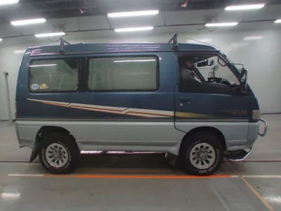 Mitsubishi DELICA WAGON