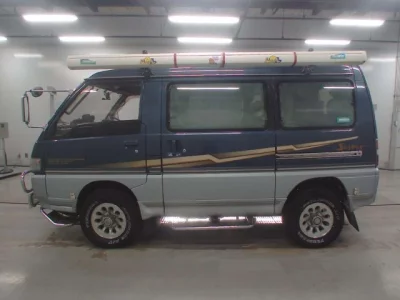 Mitsubishi DELICA WAGON