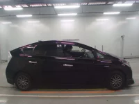 Toyota PRIUS лот № 30355 оценка 4  с аукциона в Японии 2
