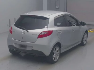 Mazda DEMIO  с аукциона в Японии