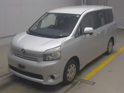 Toyota VOXY  с аукциона в Японии