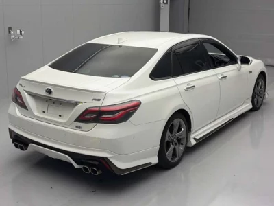 Toyota CROWN  с аукциона в Японии