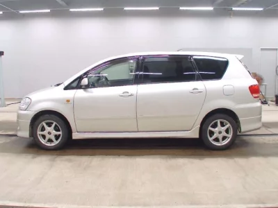 Toyota IPSUM  с аукциона в Японии