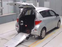 Toyota RACTIS лот № 30301 оценка 4  с аукциона в Японии 1