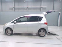 Toyota RACTIS лот № 30301 оценка 4  с аукциона в Японии 3