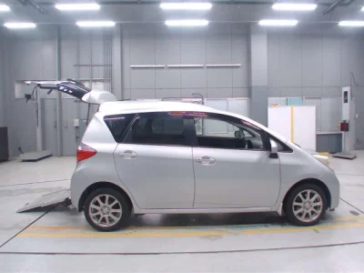 Toyota RACTIS  с аукциона в Японии