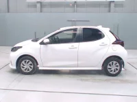 Toyota YARIS лот № 30299 оценка 4.5  с аукциона в Японии 3