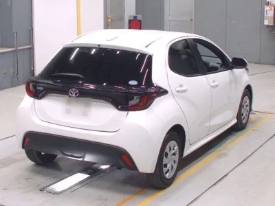 Toyota YARIS  с аукциона в Японии