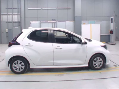 Toyota YARIS  с аукциона в Японии