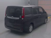 Toyota NOAH лот № 825 оценка 3.5  с аукциона в Японии 1