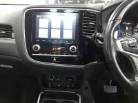 Mitsubishi OUTLANDER PHEV лот № 30394 оценка 4  с аукциона в Японии 8