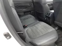 Mitsubishi OUTLANDER PHEV лот № 30394 оценка 4  с аукциона в Японии 9