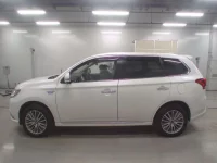 Mitsubishi OUTLANDER PHEV лот № 30394 оценка 4  с аукциона в Японии 3