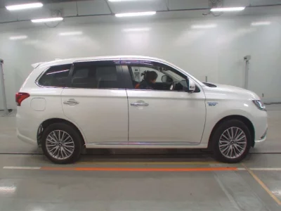 Mitsubishi OUTLANDER PHEV  с аукциона в Японии