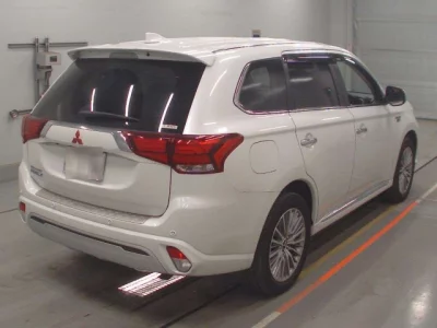 Mitsubishi OUTLANDER PHEV  с аукциона в Японии