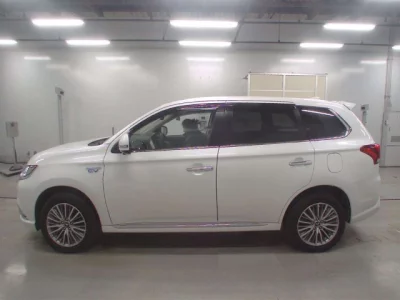 Mitsubishi OUTLANDER PHEV  с аукциона в Японии