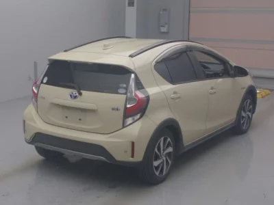 Toyota AQUA  с аукциона в Японии