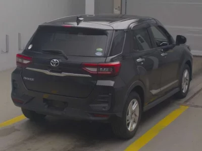 Toyota RAIZE  с аукциона в Японии