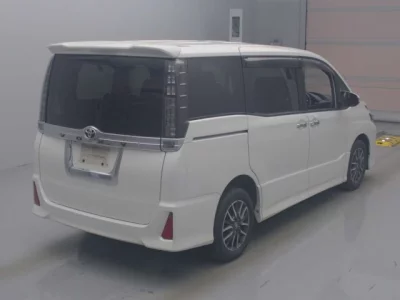 Toyota VOXY  с аукциона в Японии